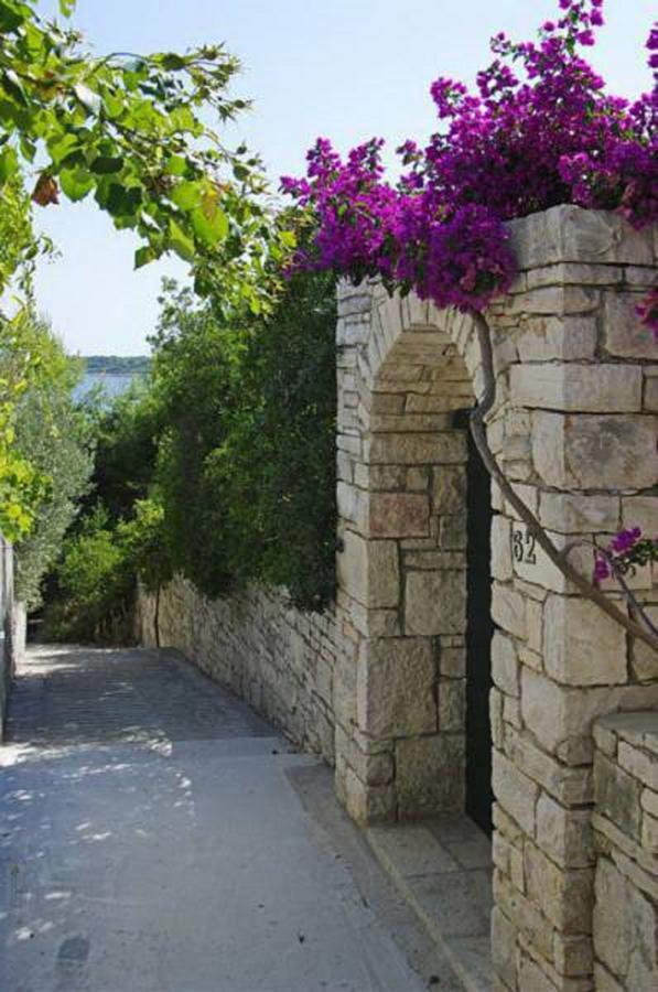 Villa Nova Vela Luka Bagian luar foto